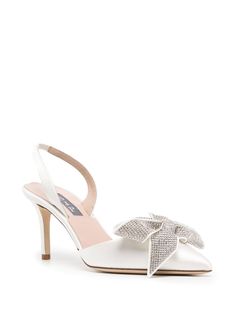 SJP By Sarah Jessica Parker Emmanuel bow-embellished Slingback Pumps - Farfetch Silk Bow, Versace Outfit, Sarah Jessica, White Pumps, Ballet Pumps, Iconic Bags, Sarah Jessica Parker, Boot Pumps, White Silk