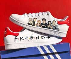 Stansmith Adidas, Friends Merchandise, Custom Shoes Diy, Friends Cast, Custom Nike Shoes, Friends Moments, Personalized Shoes, Nike Air Shoes