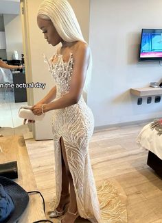 Cream Prom Dress, Sparkly Prom Dresses Long, After Prom Outfit, Md Dresses, Prom Photoshoot, Prom Dress Inspo, Prom Outfit, Prom Inspiration, After Prom