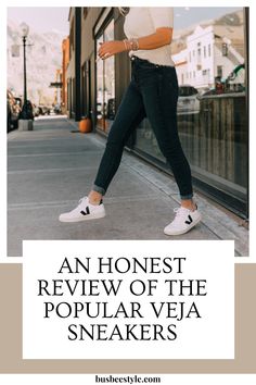 Veja Shoes Women, V Sneakers Outfit, V Tennis Shoes, Casual Outfits With Jeans And Sneakers, Dress Clothes With Sneakers, Women Work Sneakers, Womens Veja Sneakers Outfit, Veja Women Sneakers, How To Wear Veja Sneakers