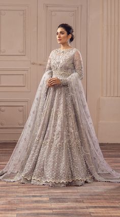 Pakistani White Gown Lehenga Online Shadi Dress, Bridal Lehenga Online, Pakistani Bridal Dress, Walima Dress, Asian Bridal Dresses, Lehenga Online, Bridal Dress Fashion, Pakistani Bridal Dresses, Pakistani Bridal Wear