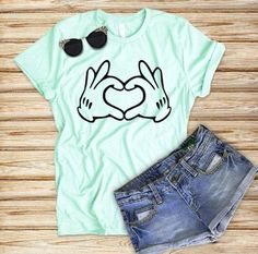 Adult Disney Shirts, Food Disney, Disneyland Family, Mickey Hands, Cute Disney Outfits, Disney Trip Shirts, Jersey Tshirt, Diy Disney Shirts, Mode Kimono