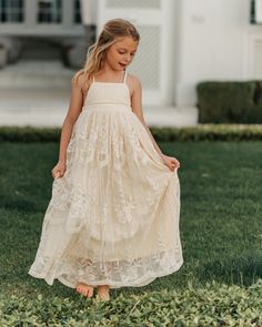 Young Wedding, Special Dress, Girls Lace Dress, Family Picture Outfits, Boho Kids, Outdoor Wedding Decorations, Special Dresses, Lace Bridesmaid Dresses, Picture Outfits