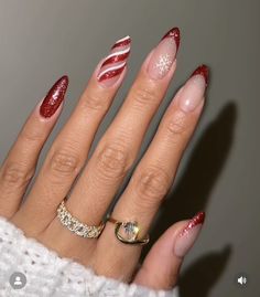 Red Holiday Nails Acrylic, Stiletto Nails Christmas, Stiletto Christmas Nails, Nail Art Noel, Christmas Nail Ideas, Festive Manicure, Red Christmas Nails, Christmas Gel Nails, Almond Acrylic Nails