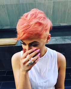 Summer pixie cut, peach orange Peach Hair Color, Pixie Hair Color, Peach Hair Colors, Cheveux Oranges, Short Pixie Cuts, Coral Hair, Peach Hair, Boring Hair