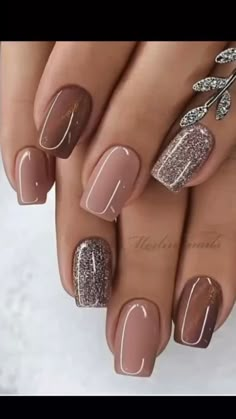 Ongles Beiges, Beige Nails Design, September Nails, Fall Gel Nails, Beige Nails, Short Square Nails, Thanksgiving Nails