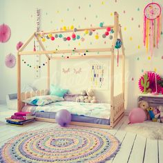 a child's bedroom decorated in pastel colors