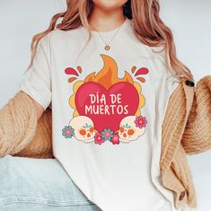 a woman wearing a t - shirt that says dia de muertos