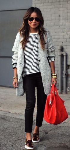 Outfits Juvenil, Casual Chic Outfits, Chique Outfits, Winter Work, Red Bag, Print Shoes, Combat Boot, Mode Inspo, Looks Chic