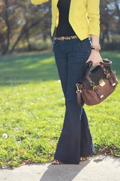 denim trouser pants, leopard belt, black shirt, mustard cardigan, leopard flats, brown/black tote Stile Hijab, Looks Jeans, Yellow Blazer, Mode Casual, Denim Trousers, Work Fashion, Work Casual