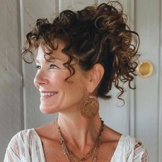 Curly Hairstyles - Kwinfi Short Curly Cuts