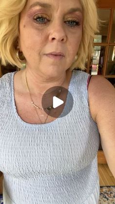 Michelle King Keenan on Instagram: "The Bracelet Trick #stylinghacks 
#applebody#pearshaped #hourglass#over40#over40style#over50#momlife#notamedium#innerfox#frumpy#menopause#midsize#midsizestyle#plussize#plussizefashion#genx”ltkpartner#amazonpartner#midlifewomen#travelhack #menopausebody" Clothes Hacks, Style Hacks, Dressing Ideas, Jewelry Styling, Clothes Organization Diy, Diy Clothes And Shoes, Clothes Diy, Diy Beauty Hacks