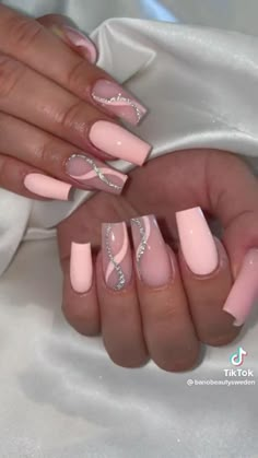 Pink Tip Nails, Holiday Acrylic Nails, Christmas Nail Ideas, Nails Coffin Short, Fancy Nails Designs