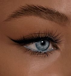 Simple Makeup With Blue Dress, Turquoise Eyeliner Blue Eyes, Simple Makeup Looks Homecoming, Light Prom Makeup Natural Blue Eyes, Homecoming Makeup Ideas For Blue Dress, Boho Prom Makeup, Senior Elite Makeup, Homecoming Eye Makeup Blue Dress, How To Make Blue Eyes Pop Natural