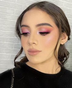 Magenta Eyeshadow Look, Makeup For Hot Pink Outfit, Fuschia Makeup Looks, Makeup For Hot Pink Dress, Makeup For Pink Outfit, Pink Inspired Makeup, Baby Pink Makeup Looks, Make Up Fucsia, Makeup Fucsia