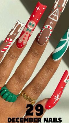 December Nails Ideas, Christmas Nail Designs Easy, Xmas Nail Designs, Charms Candy, Festive Manicure, Candy Cane Nails, Cute Christmas Nails, Christmas Nails Easy