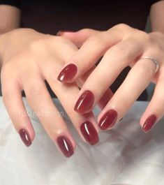 Fall Nails Brick Red, Aesthetic Nails For Fall, Dark Nails Fair Skin, Fig Nail Polish, Jelly Nails Fall Colors, Gel Nails Ideas Plain Color, Nuteral Nails Fall, Berry Jelly Nails, Autumn Jelly Nails