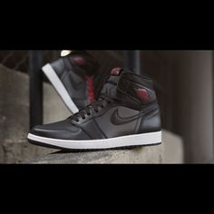 The Air Jordan 1 Retro High Og 'Black Gym Red' Brings A Familiar Chicago Bulls Look To The Classic Silhouette. The Shoe's Upper Is Built With Black Leather, Accented By Gym Red On The 'Wings' Logo And Laces. Underfoot, The White Air Midsole Provides Cushioning And Contrast, With A Black Concentric Outsole Providing Traction. Sku: 555088 060 Colorway: Black/Metallic Silver/Gym Red/Black Release Date: 1/18/20 Good Used Condition. Minor Abrasion To Satin On Toe Box, Small Creases And Scratches Throughout, And Faint Dirt On Midsole. Also Interior Shows Moderate Wear. See Pics For Condition. Willing To Add More Pics Upon Request. Please Note: I Photograph All Items In Indoor Warm Light, And Y Urban Jordan Leather Shoes With Round Toe, Urban Leather Jordan Shoes With Round Toe, Urban Style Leather Jordan Shoes With Round Toe, Urban Jordan Leather Shoes With Cushioned Footbed, Black High-top Sneakers With Red Sole For Streetwear, Urban Leather Jordan Shoes With Cushioned Footbed, Black Jordan Shoes With Red Sole For Streetwear, Black High-top Sneakers With Red Sole, Wings Logo