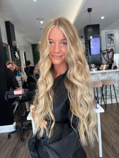 Creamy Natural Blonde, Honey Blonde Root Smudge, Blonde Hair With Blended Roots, Blonde Blended Roots, Root Stretch Hair Blonde, Warm Toned Blonde Hair, Blended Blonde Balayage, Blonde Root Smudge, Blonde Hair With Root Smudge