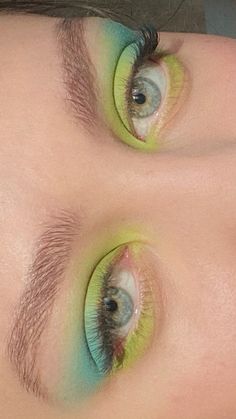 70s Dramatic Makeup, Fun Colorful Eye Makeup, Easy Colourful Eye Makeup, Blue And Green Makeup Looks, Fun Makeup Ideas Colorful, Artsy Eye Makeup, Fun Eye Makeup, Fun Eyeshadow Looks