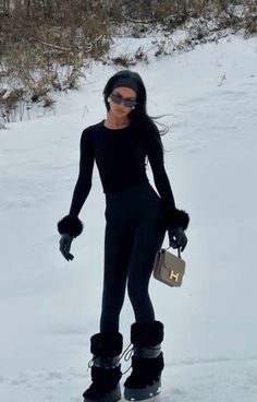 🦫 Ushuaia Outfits, Snow Party Outfit, Snow Aesthetic Outfit, Skiing Outfit For Women, Skii Outfit, Aspen Fashion, Ski Outfits For Women, Outfit Ski, Ski Apres