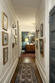 Transform your apartment hallway into a stylish passage with Parisian-inspired decor. Explore chic and timeless home decor ideas that bring the elegance of a Parisian-style apartment to every corner, creating a welcoming and sophisticated ambiance. Hallway Interior Design, French Cottage Living Room, Salons Cottage, Hallway Interior, French Living Rooms, Parisian Decor, Apartment Entryway