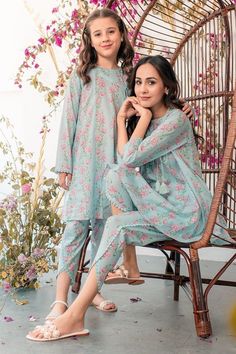 Casual dresses ideas Kurta And Pants Design, Same Print Kurta And Pants, Kurti Designing, Style Outfits Summer, Summer Vibes Aesthetic, Summer/fall Outfits, Kurtis Design, Summer Diary, Stylish Kurtis