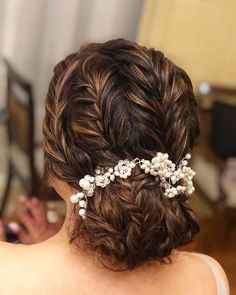 Traditional Spanish Hairstyles, Wedding Reception Hairstyles, Saved Images, Bridal Bun, Braided Hairdo