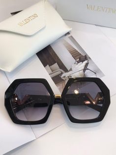 Future Glasses, Optical Glasses Women, Pretty Sunglasses, Glasses Frames Trendy, Glasses Collection, Trendy Glasses, Four Eyes, Stylish Glasses