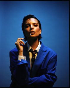 Photoshoot Inspiration Studio, Renell Medrano, Office Magazine, Portrait Women, Fashion Photography Inspiration, Photoshoot Concept, Emily Ratajkowski, Jolie Photo