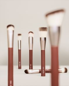 Bespoke brushes designed to stand on their own.​ While custom designed and uniquely shaped for their respective products, our brushes are far from accessories. Every brush delivers precise, seamless and effortless application making them indispensable to any color routine. ​ #RoseInc Make Up Brush Photography, Makeup Brush Photography, Makeup Brushes Photography, Brush Photography, All Eye Colors, Eyeshadow And Eyeliner, Rose Inc, Minimalist Makeup, Beauty Brushes