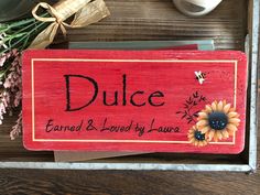 a wooden sign that says, dulce tamed and loved by louwa