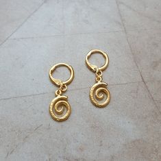 🌙 Pair of handcrafted 14k gold plated spiral charm on 14k gold plated huggie hoop earrings 🌙 Best gift for your friends and family or just for yourself 🌙 Regular shipping takes approximately 10-15 business days depending on your country. Express shipping takes 3-5 business days. Please choose express shipping if you want to receive your package faster 🌙 I do offer combined shipping. Please feel free to contact me for custom orders and combined shipping orders 🌙 Although my products are durable and tarnish free, you better keep them away from excessive water and chemicals, perfumes etc. 🌙 For more jewelries don't forget to check my store: https://www.etsy.com/shop/MiniMoonDesign Tiny Hoop Earrings, Dope Jewelry, Earrings Dainty, Huggie Hoop Earrings, Shipping Orders, Jewelry Earrings Hoops, Earrings Etsy, Best Gift, Custom Orders