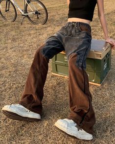 Wild West Vintage Jeans | AESTHETIC CLOTHING – Boogzel Clothing Corduroy Patchwork, Cowboy Pants, Outfit Styles, Jean Large, Cowboy Outfits, Jean Vintage, The Wild West, Patchwork Jeans, Cotton Pants