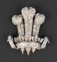 Handmade Brooch Recycling: No Silver weight: 14.200 Grams Gemstone: American Diamond (zircon)  Diamond weight: 8.32 ct Diamond shape: Round Material: Silver Silver purity: 925 Brooch Finished : White Prince Of Wales Brooch, Diamond Brooch, Royal Jewels, Royal Jewelry, Crown Jewels, Vintage Jewels, Elizabeth Ii, High Jewelry, Schmuck Design