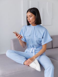 Dental Scrubs Uniform, Medical School Outfit, Scrubs Uniform Fashion, Scrub Suit Design, Scrubs Uniform Cute, Scrub Dress, Hospital Scrubs, Scrubs Fashion, Scrub Nurse