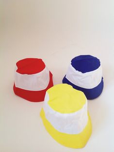 "Now Express Shipping via DHL Express to USA to avoid the unpleasant delays. Please leave your phone number when you order. Thank you! -- Deadstock cotton bucket hat. Bi-tone yellow & white. Available in primary colors palette: red, blue & yellow. 100% cotton. Place on your head for color block your outfit. Simple & elegant shape. Ideal for traveling and packing. ONE SIZE - One size fits most. Inner circumference: 23\" - 23.5\" / 58-59 cm Fit guide: it's always a good idea to measure Cotton Bucket Hat, Outfit Simple, Black Overalls, Colors Palette, Bucket Hats, Vintage Yellow, White Cotton, Blue Yellow, Yellow White