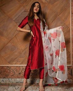 Red Kurta Set With Dupatta, Organza Dress Kurti, Solid Colour Suit Design, Diwali Suit Designs, Kurthi Sets With Duppata, Embroidery Salwar Suits Design, Silk Cotton Kurti Designs, Red Colour Suit Design, Straight Kurta Set With Dupatta