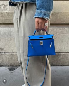 Jane Birkin Aesthetic, Birkin Aesthetic, Classic Fashion Looks, Kelly Hermes, Colorful Luxury, Ootd Women, My Style Bags, Hermes Kelly Bag, Girly Bags