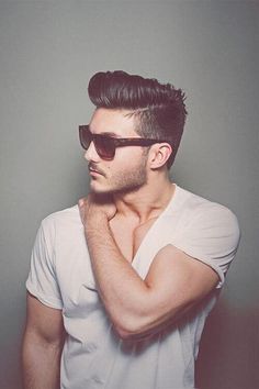 A breakdown of the 45 most popular modern men's hairstyles. Inspiring you for your nexy hairstyle. Popular Mens Hairstyles, Hipster Hairstyles, Undercut Men, Men's Haircuts, 2015 Hairstyles, Men Hairstyles, Mens Fashion Inspiration, Corte De Cabelo Masculino, Mens Cuts