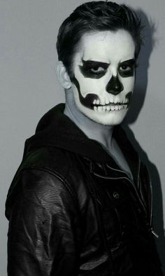 Half Skeleton Face, Skeleton Face Paint, Skull Face Paint, Skeleton Face, Halloween Men, Male Makeup