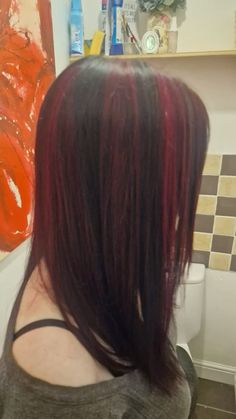 red chunky highlights 💗 Skunk Hair, Hair Dye Tips, Black Hair Aesthetic, Chunky Highlights, Bold Hair Color, Hair Inspiration Long