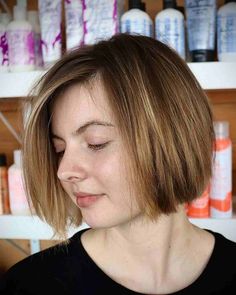 60s Hairstyles Short, Swing Bob Haircut, Short Bob Braids, Low Taper Fade Haircut, Haircuts Trendy, Straight Bob Haircut, Bob Hair Color, Fine Straight Hair