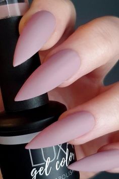 warm neutral matte gel nail color Natural Nude Nails, Matte Gel Nails, Christmas Nails Diy, Bee Nails, Fancy Nail Art, Matte Gel, Different Nail Designs, Nail Shimmer, Cute Acrylic Nail Designs