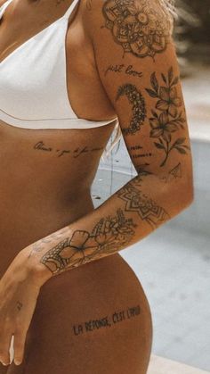 Woman With Tattoos, Unique Small Tattoo, Stylist Tattoos, Classy Tattoos, Cute Tattoos For Women, Sleeve Tattoos For Women