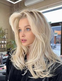 Bright Blonde Hair, Hair Blond, Blonde Hair Inspiration, Blonde Hair Looks, Hair Color And Cut, Trending Haircuts