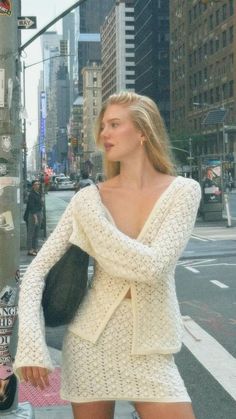 Crochet Store, Crochet Top Outfit, Smart Outfit, Fashion Week Street Style, Material Girls, Knit Fashion, Crochet Clothes