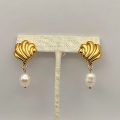 Introducing the TRISHA earrings, a stunning fusion of coastal charm and modern elegance. These beautiful earrings feature a contemporary seashell design with a delicate pearl dangling beneath, perfect for adding a touch of ocean-inspired sophistication to your look. Superior Quality: Made from 14k gold-filled material, the TRISHA earrings offer a rich, luxurious finish. They are hypoallergenic, ensuring comfort for those with sensitive skin. Chic Design: The modern seashell motif paired with a d Unscented Soap, Ocean Inspiration, Polish Jewelry, Chic Design, Jewelry Bags, Sensitive Skin, Timeless Beauty, Beautiful Earrings, Jewelry Sets