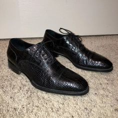 Caporicci Oxfords #1102 Genuine Alligator Made In Italy Color - Black Size: Uk - 7.5 G Us - 8.5 Ee Measure As Follows: Width Of Outsole - 3 7/8" Length Of Outsole - 11 1/4" Shoes Are Pre-Owned And In Very Nice Condition. Uppers Are In Great Shape. Interiors Are Clean. Soles Have Step Guards On Each Shoe...The Soles Are Thick And Sturdy With Tons Of Life Left In Them. Photos Were Taken With And Without The Camera Flash To Show The Color/Details. Item Comes From A Smoke-Free, Pet-Free Home. Camera Flash, Alligator, Derby, Black Color, Men's Shoes, Oxford, Flash, In Italy, Man Shop