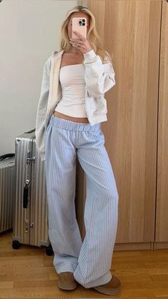 Travel Outfit Aesthetic, Striped Lounge Pants, Aesthetic Outfits, Simple Outfits, Everyday Outfits, Pretty Outfits